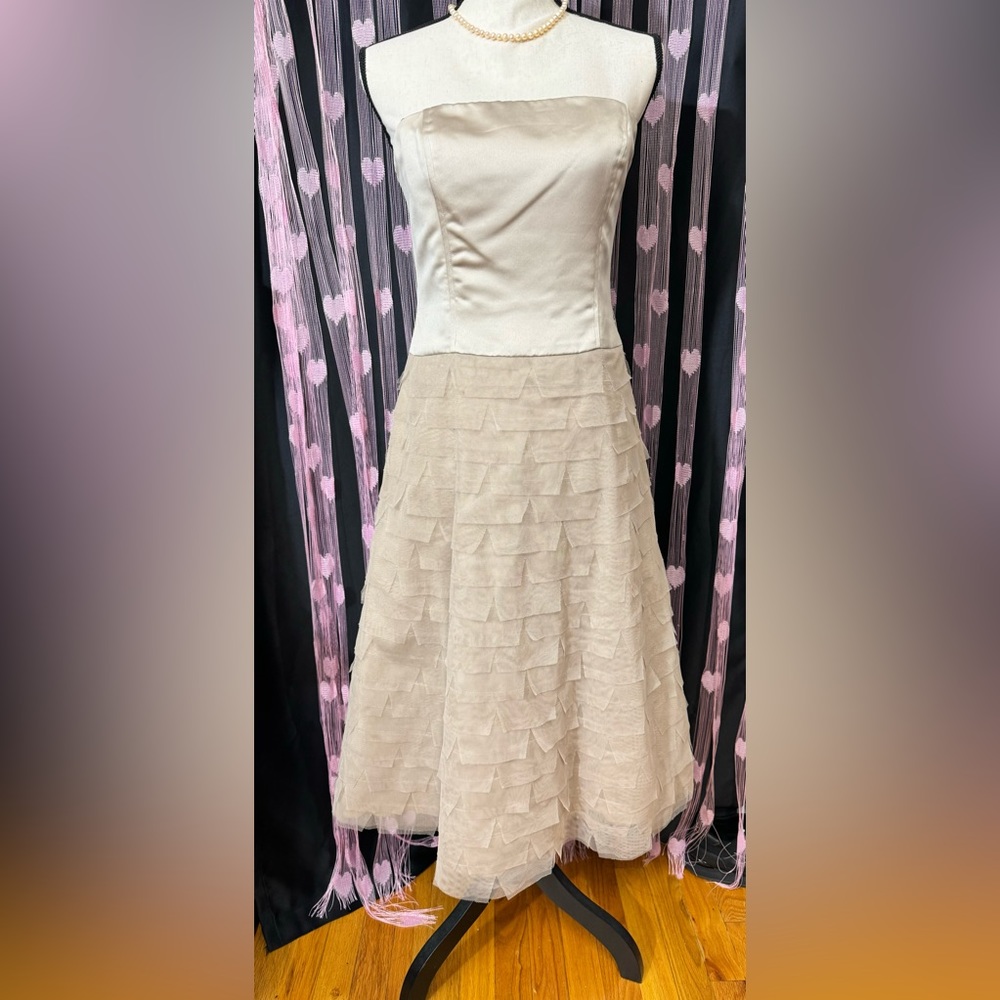 BCBG MaxAzria Strapless Tiered Pleated Ruffle Tulle Dress Brown  / tan Size 8